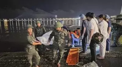Tragic Boat Accident Claims Lives in Vietnam's Ha Long Bay During Thunderstorm