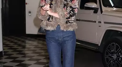The Enduring Appeal of Rigid Blue Straight-Leg Jeans in Fashion