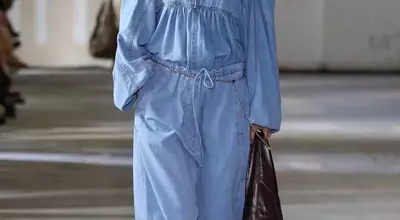 Drawstring Jeans: The Unconventional Comfort Trend Taking Over Fashion