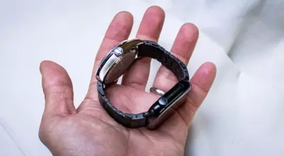 The Innovative Smartlet One Watch Bracelet: Blending Traditional Timepieces with Smart Devices