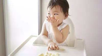 First Solid Foods for Babies Without Teeth
