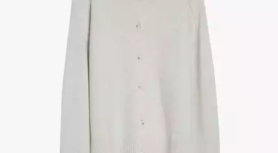 The Ultimate Travel Cardigan Guide: Elevate Your Airport Style with Comfort and Chic