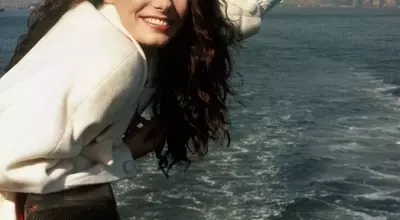 Sandra Bullock: A Retrospective of Her Early Career Moments