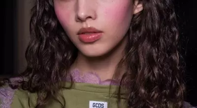 Popsicle Lips: The Effortless Summer Beauty Trend