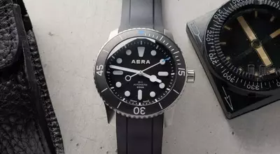 The Enhanced Aera D-1 Diver: A Blend of Minimalism and Robustness