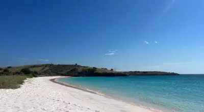 Sailing Through Komodo: A Luxurious Escape on a Traditional Phinisi