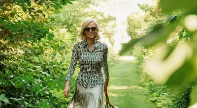 Tory Burch's Canine Companions: A Tale of Two Poodles