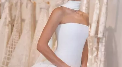 Claudia Sulewski's Wedding Wardrobe: A Glimpse into Her Oscar de la Renta Journey