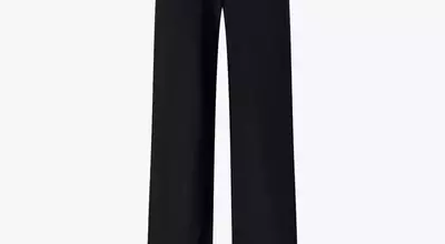 Timeless Transitional Fashion: Embracing Black and White Outfits for Fall 2026