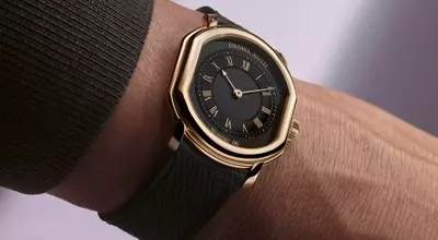 Daniel Roth Unveils Elegant Extra Plat Rose Gold with Gilt Dial