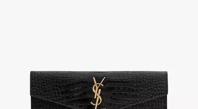 The Allure of the Petite Pouch: Embracing Minimalism with Small Handbags