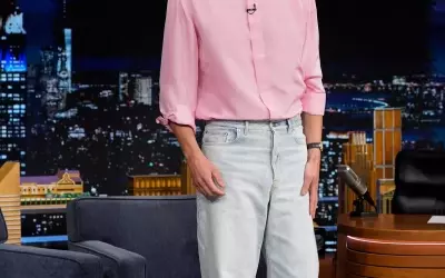 Drew Starkey's Pink Dior Shirt: A Masterclass in Bold Style