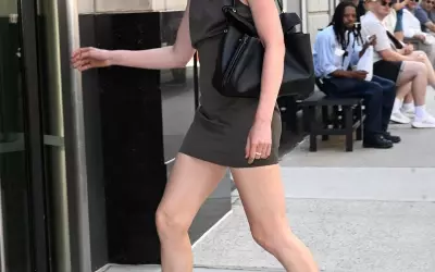 Sarah Pidgeon's Emmy Style: A Modern Nod to Carolyn Bessette Kennedy's Minimalism