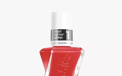 The Rise of Tomato Red Nails: A Summer Trend Embraced by Celebrities