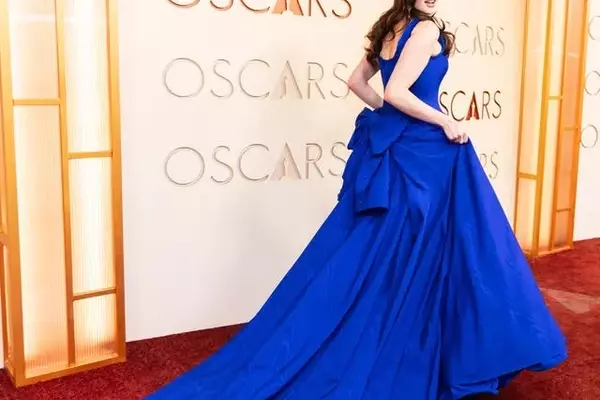 Barbie Ferreira Reimagines Gap's Classic Shirt on the Oscar Red Carpet