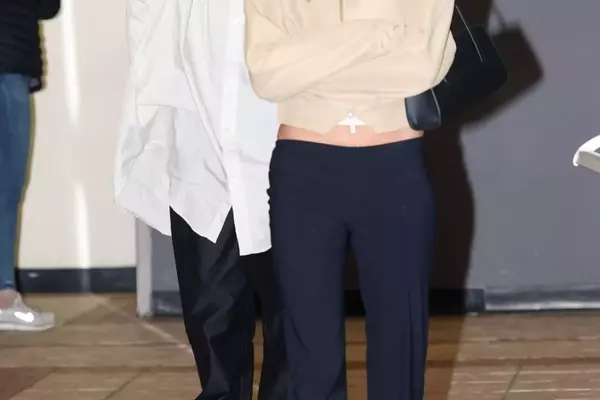 Hailey Bieber and Kendall Jenner Embrace the Thong Sandal Trend for Spring