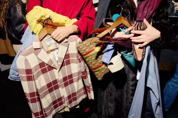 The Art of Decluttering: A Guide to Streamlining Your Wardrobe