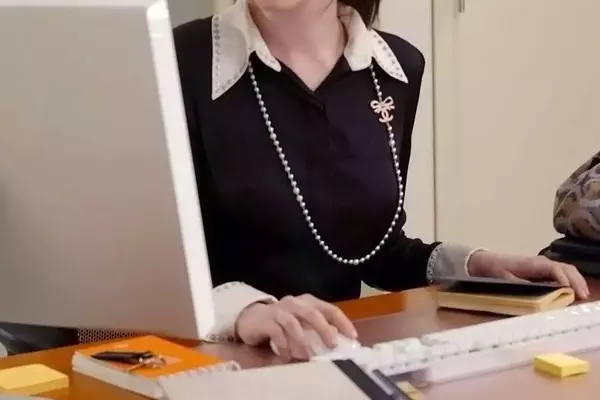 Anne Hathaway Reimagines Iconic 'Devil Wears Prada' Hairstyle with Modern Twist