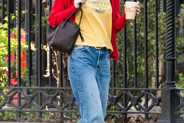 Jennifer Lawrence Embraces Primary Colors for Spring Outing
