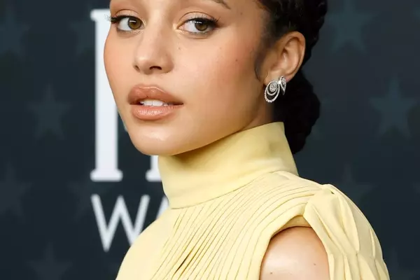 Chase Infiniti's Signature Makeup Style: A Symphony of Color and Elegance