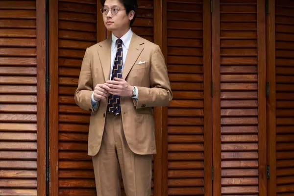 The Enduring Elegance of the Khaki Suit for Summer Weddings