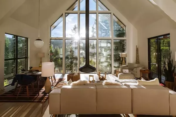 Top Airbnb Stays Near America's National Parks