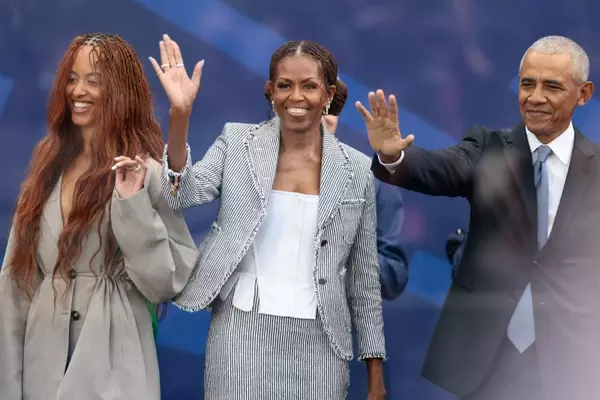 Michelle Obama's Classic Pastel Manicure at Presidential Center Opening