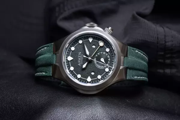 Arken Alterum Sage Grey: A Refined Comeback for the Titanium Dual-Time Watch