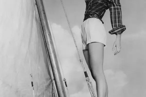 Audrey Hepburn's Timeless Summer Fashion: A Photo Retrospective