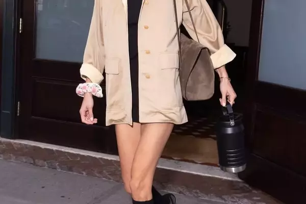 Bella Hadid's Style Influence: A Deep Dive into Her Favorite Vivaia Sneakers