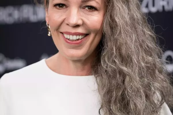 The Allure of Silver Strands: Olivia Colman's Latest Style Statement