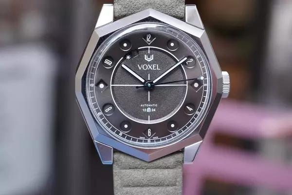 Voxel Meridion VX01-E: A Dynamic Timepiece with Evolving Display