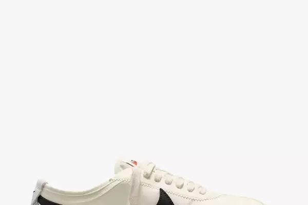 Model-Off-Duty Sneaker Styles for Fall