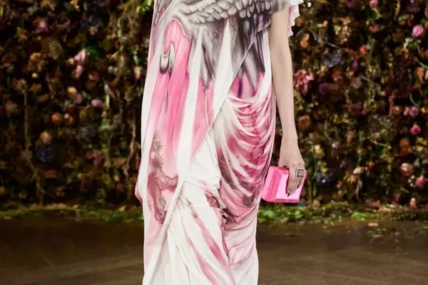 The Resurgence of Airbrushing in High Fashion