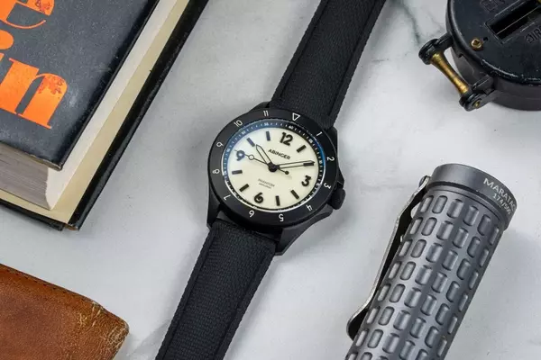 Abinger Phantom Luna: A Luminous Mid-Sized Timepiece
