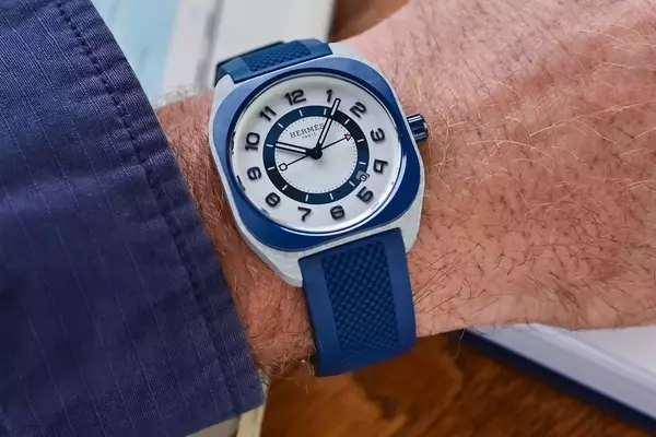 Hermès H08 Series Unveils New Glass Fibre Models in White and Blue Tones