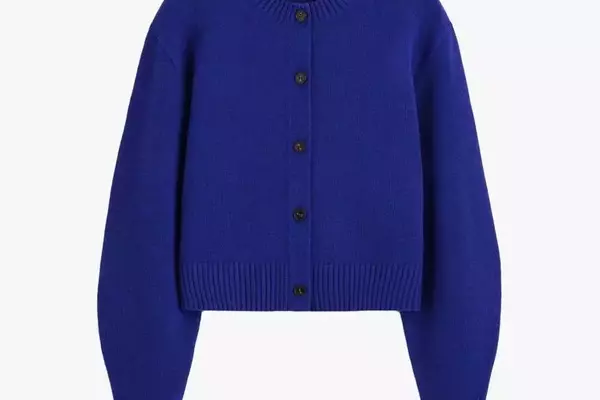 Elevate Your Airport Style: The Essential Travel Cardigan