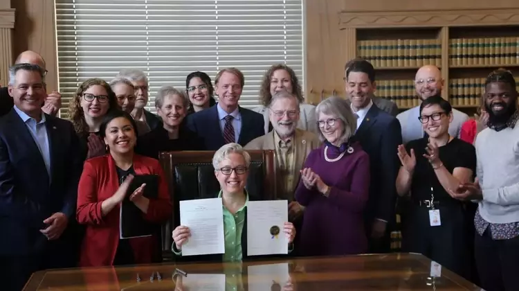 Oregon's Campaign Finance Reform Faces Potential Delay Amid Legislative Debate