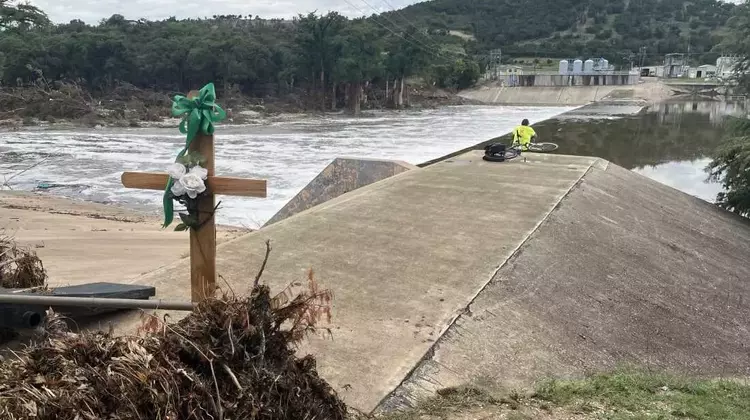 Texas Flash Flood Aftermath: The Search for the Missing Intensifies in Lakes