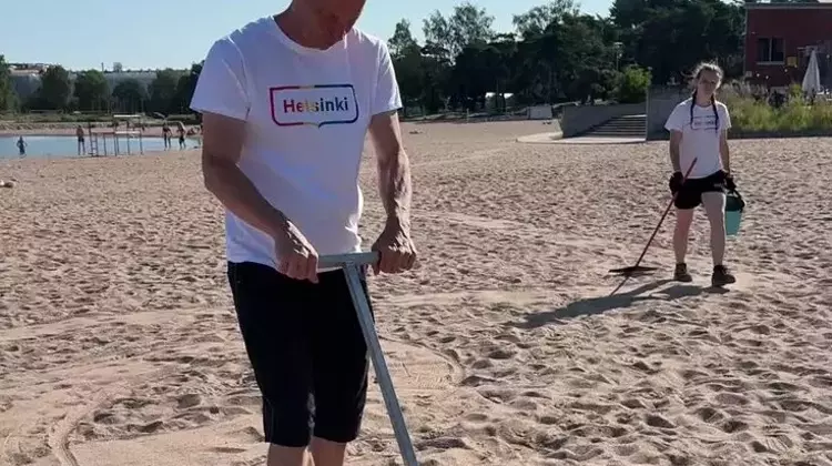 Helsinki Battles Goose Droppings on Beaches with Innovative Cleaning Solution