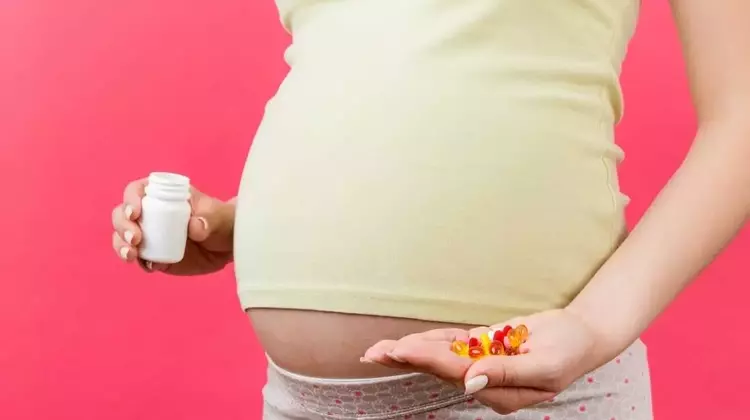 Medical Community Challenges FDA Panel's Stance on Antidepressants in Pregnancy