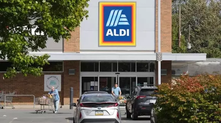 Affordable Thanksgiving Feast from Aldi: A $40 Solution for 10 Guests