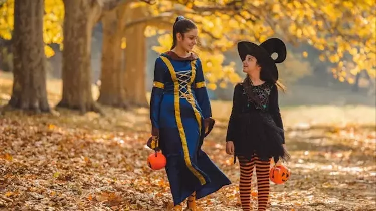 Navigating Tween Social Dynamics: The Halloween Costume Dilemma
