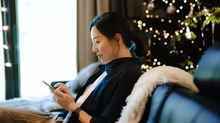 Navigating Holiday Spending: Expert Advice on Saying No to Costly Obligations