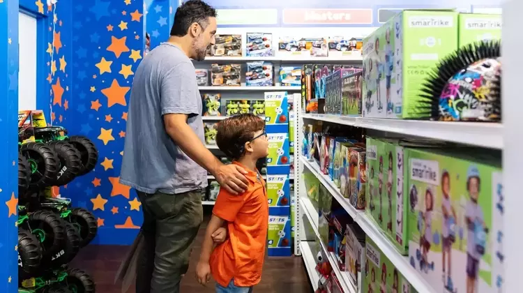 Toys 'R' Us Reimagines Holiday Shopping with New Store Openings