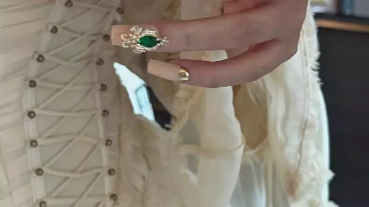 Cardi B's Super Bowl Manicure: A Regal Touch