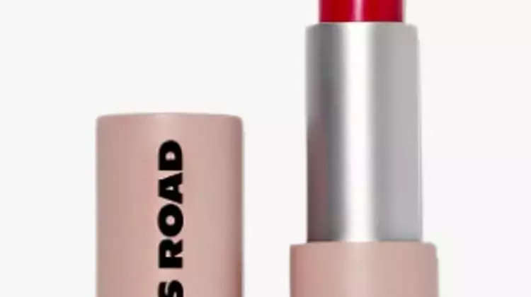 Expert Lip Care: Bobbi Brown's Guide to Enduring Lipstick