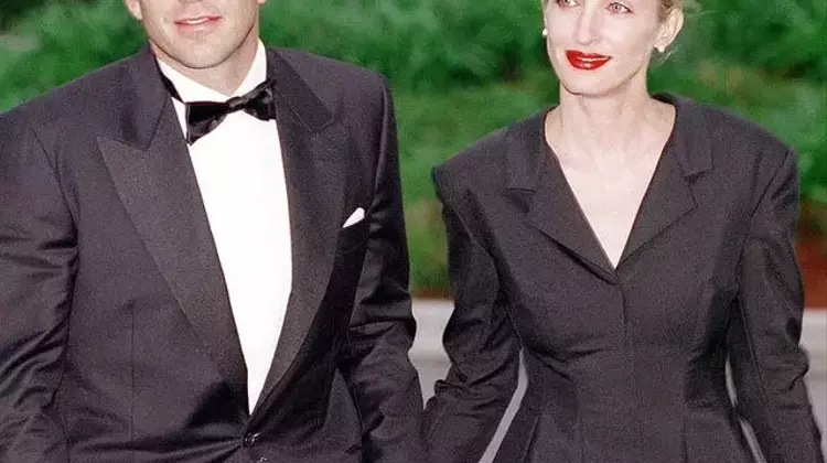 A Fashion Tribute to Carolyn Bessette Kennedy