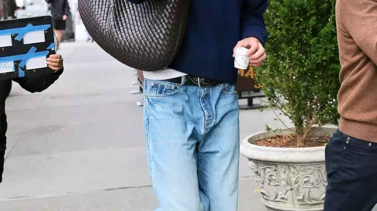 Celebrity-Approved Handbags: The Essential Guide to This Season's "It" Bags