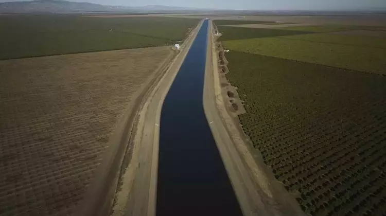 California Farmers Turn to Solar Energy Amid Water Scarcity
